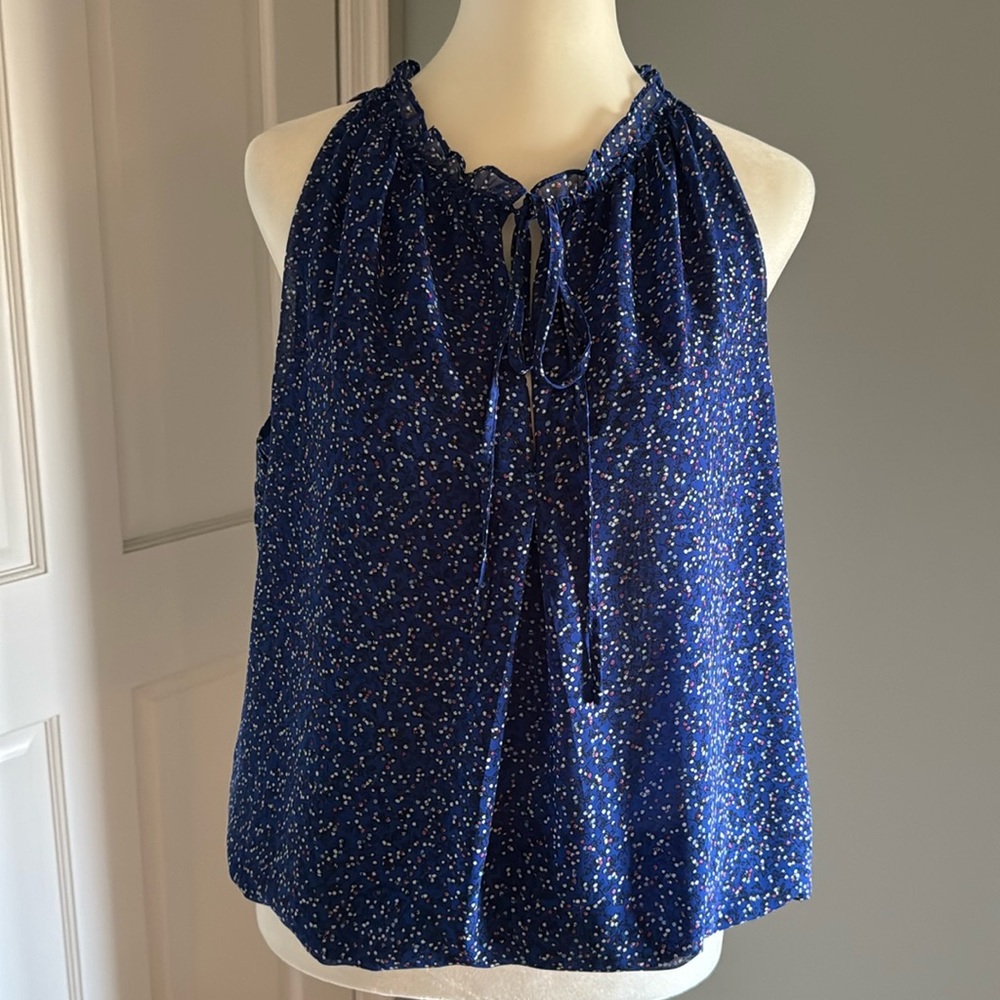 Cute blue top